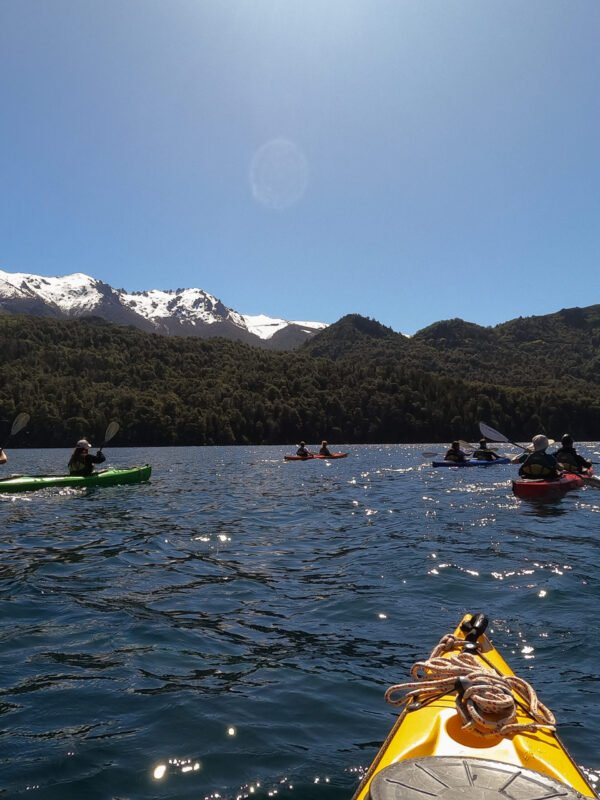 Travesía en Kayak por el Lago Gutiérrez - Imagen 1