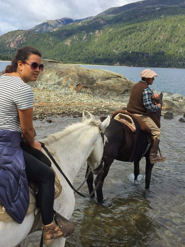 Cabalgata por el bosque de cohiues: paseo a caballo en la naturaleza de Bariloche - Imagen 4