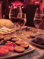 Una noche mágica en la nieve: cuatriciclos, motos y cena en La Cueva en el cerro Catedral - Imagen 2