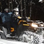Una noche mágica en la nieve: cuatriciclos, motos y cena en La Cueva en el cerro Catedral