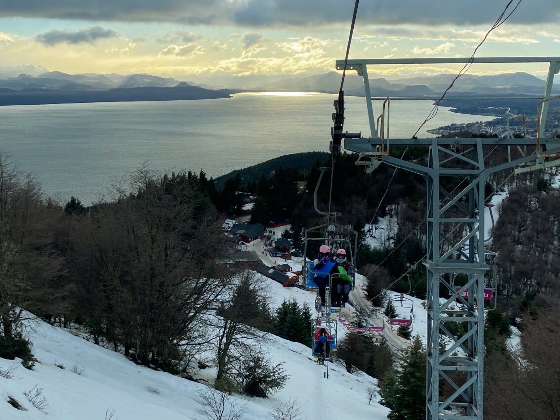 Piedras Blancas: snow games, sledging and 4 chairlift ascents with transfer included.