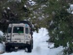 Excursão a Roca Negra: passeio em veículo com tração nas quatro rodas, caminhada na neve e sabores regionais