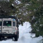 Excursão a Roca Negra: passeio em veículo com tração nas quatro rodas, caminhada na neve e sabores regionais