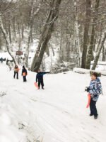 Experimente a neve em família: raquetes de neve, sabores regionais e uma experiência para todos no Refúgio Neumeyer