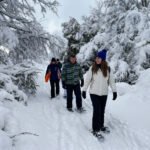 Viví la nieve en familia: caminata con raquetas, sabores regionales y una experiencia para todos en el Refugio Neumeyer
