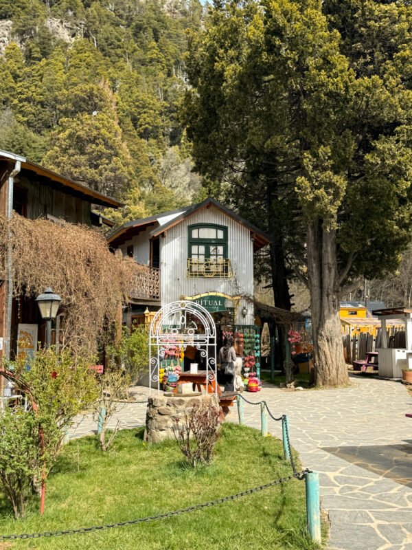 Traslado Colonia Suiza Bariloche: tradición, naturaleza y sabor - Imagen 1