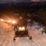 Una noche mágica en la nieve: cuatriciclos, motos y cena en La Cueva en el cerro Catedral