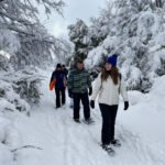 Viví la nieve en familia: caminata con raquetas, sabores regionales y una experiencia para todos en el Refugio Neumeyer